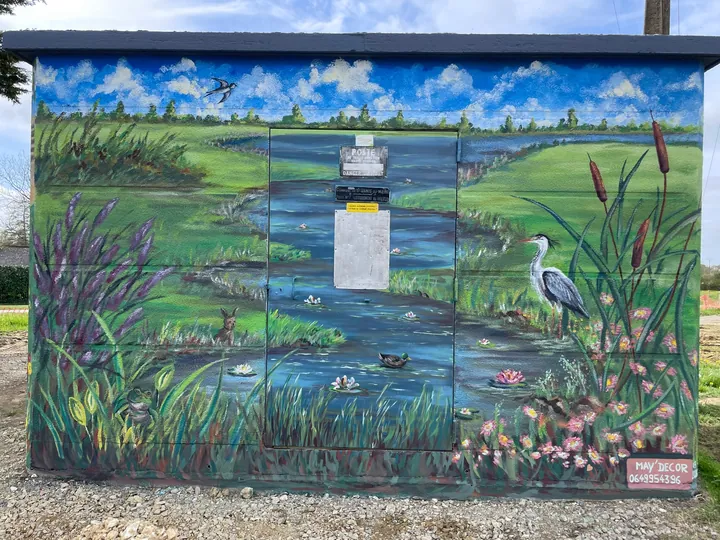 Poste Enedis de Saint-Denis-du-Maine, décor final : le plan d'eau