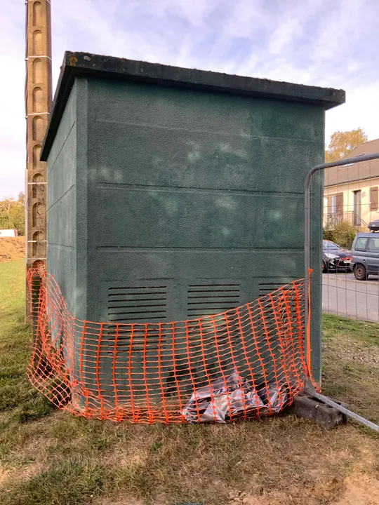 Poste Enedis de Saint-Denis-du-Maine avant travaux, autre vue