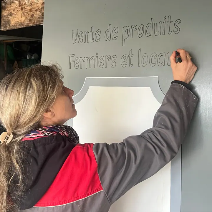 Façade de magasin en trompe-l'œil à Saulges, étape 6