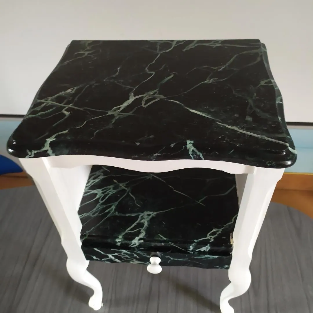 Plateau de table peint en faux marbre vert de mer