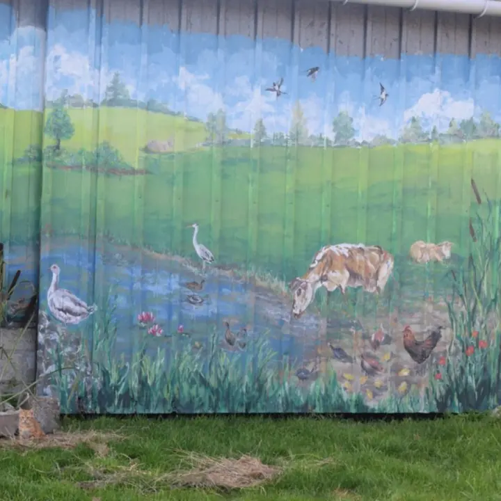 Fresque peinte sur tôle à Saint-Denis-du-Maine, étape 3