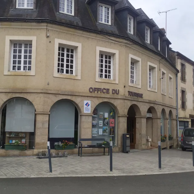Exposition à l'office de tourisme d'Évron, photo 1