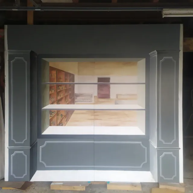 Façade de magasin en trompe-l'œil à Saulges, étape 8